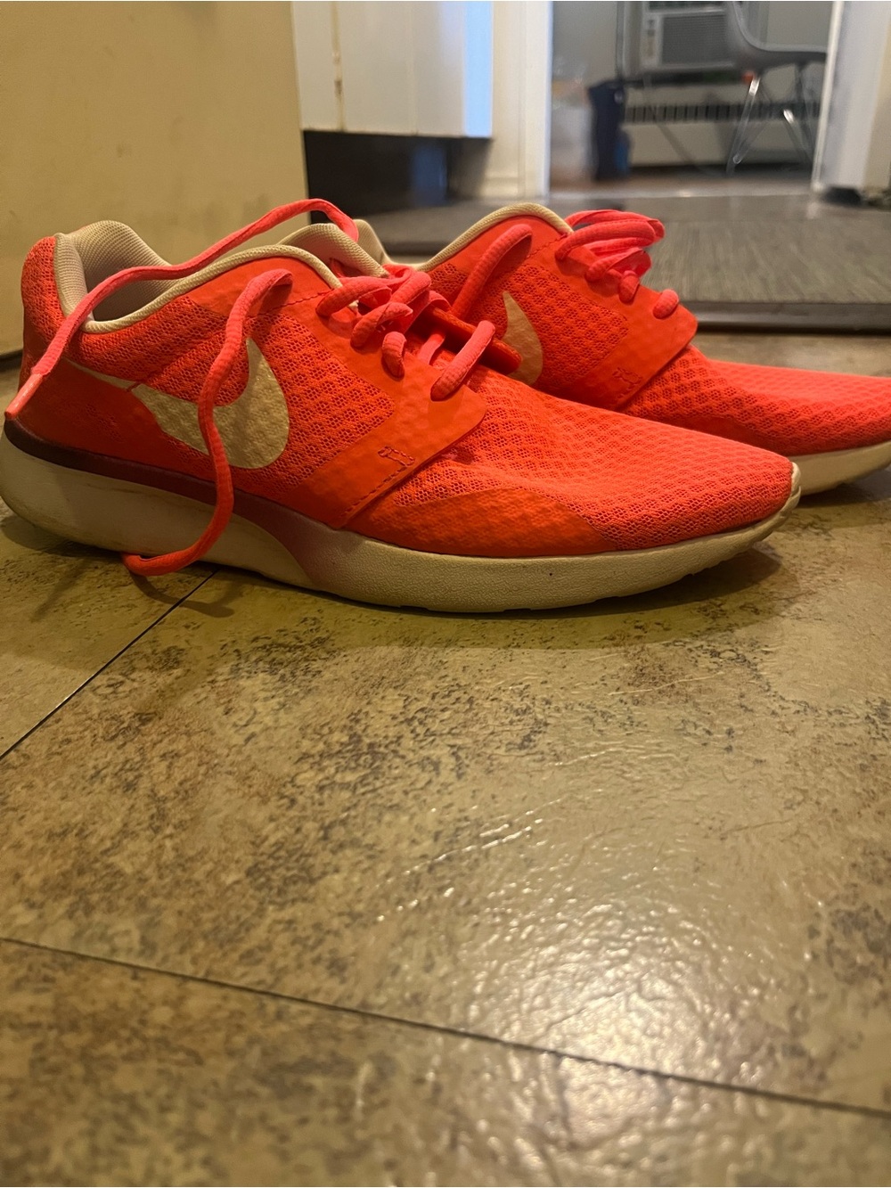 Nike Women’s roshe in Vibrant Coral with White Swoosh